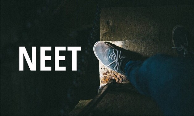 Picture with one leg and the inscription NEET